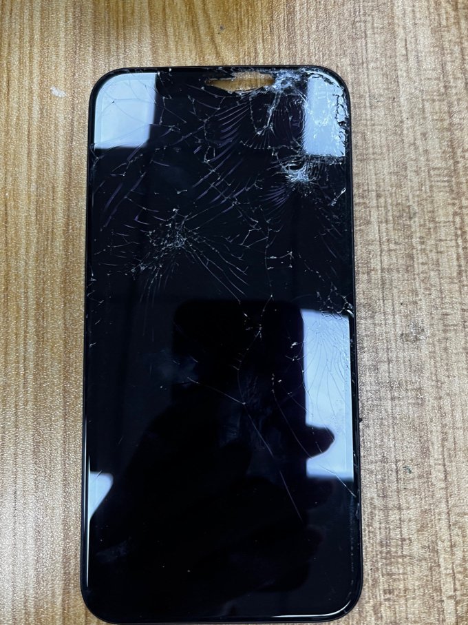 npy想换手机了,苹果11屏幕摔个稀碎,我却花了230修好了它