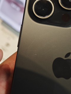两天展示机已有划痕？iPhone15 Pro你还会买吗？