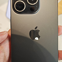 两天展示机已有划痕？iPhone15 Pro你还会买吗？