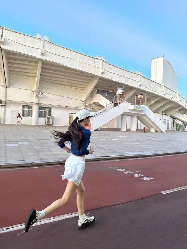 夜跑5公里 秋天值得入手的运动套装