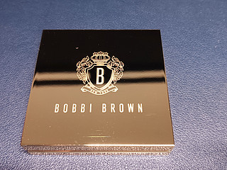 告别繁琐，BOBBI BROWN 芭比波朗盈亮三色腮红盘修容高光一体盘，让你拥有完美妆容！