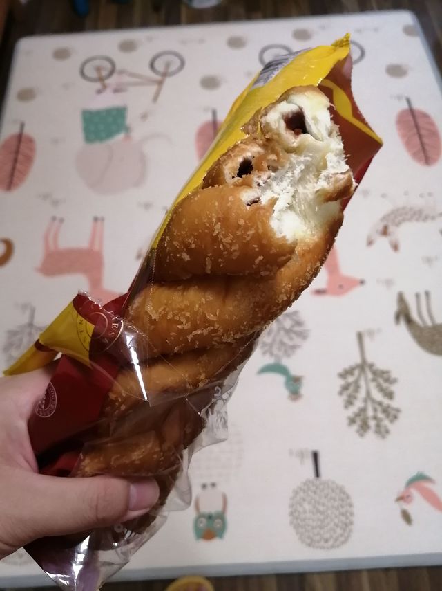 「红豆馅麻花：口感酥软，香味浓郁，这才是童年的味道!」
