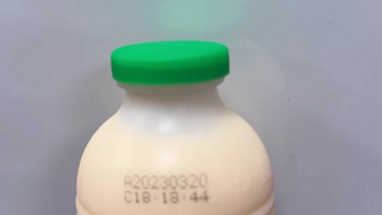 李子园哈密瓜风味甜牛奶是一款非常受欢迎的含乳饮料，它采用了优质的原料