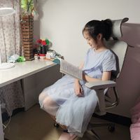 有了舒适好用的工学椅孩子学习舒服多了
