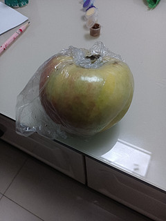 「富士大苹果，口感鲜美，你喜欢吗？」