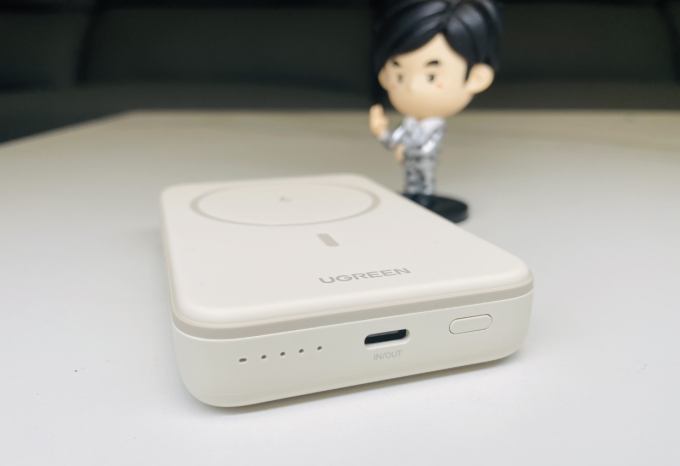 绿联移动电源