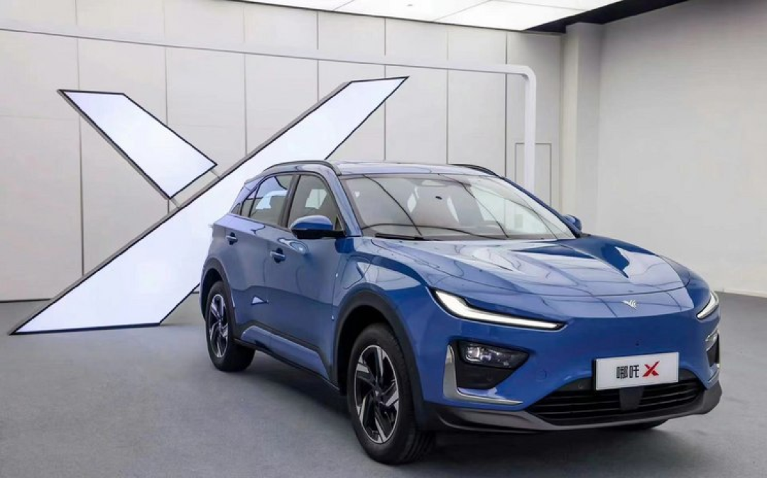 哪吒x实车首发亮相