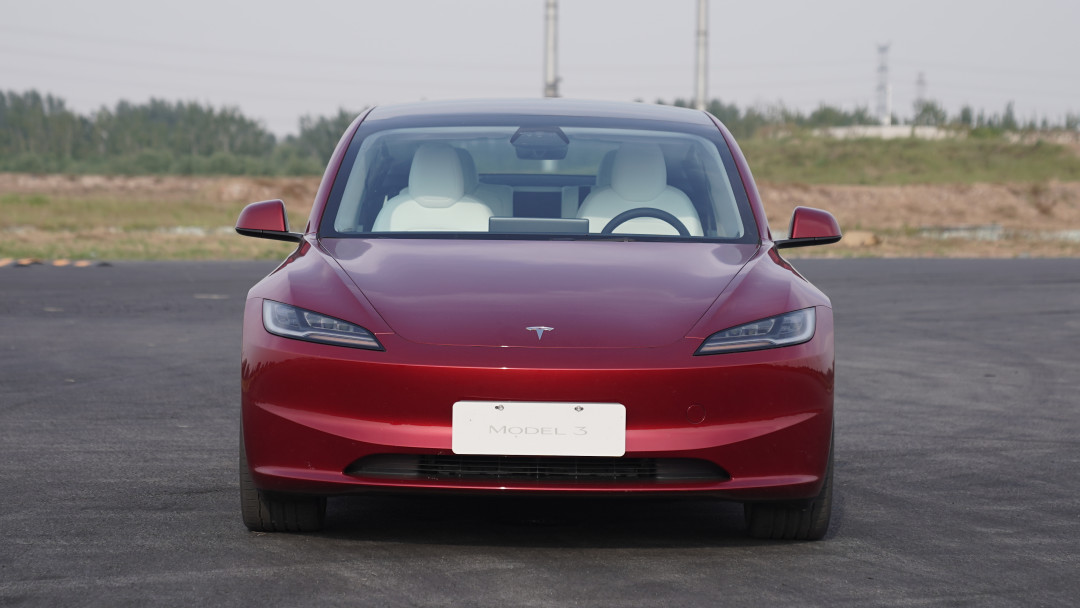 那么接下来小编就带领大家直接看实车,新款特斯拉model 3外观上给人最