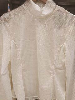 优衣库这款Mame Kurogouchi高领T恤真好看，降价50，入手了！