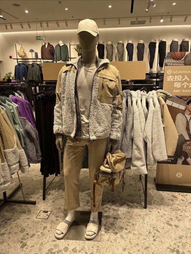 lululemon的男士穿搭如何？同样的大地色系