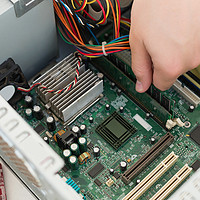 电脑故障与维护 篇三：台式电脑怎么清理灰尘，如何给台式机做清洁？