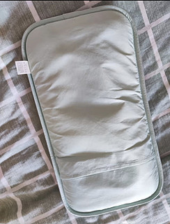 威尔贝鲁（WELLBER）婴儿枕头冰丝凉枕温和凉感宝宝儿童枕头夏季卡通枕绿色