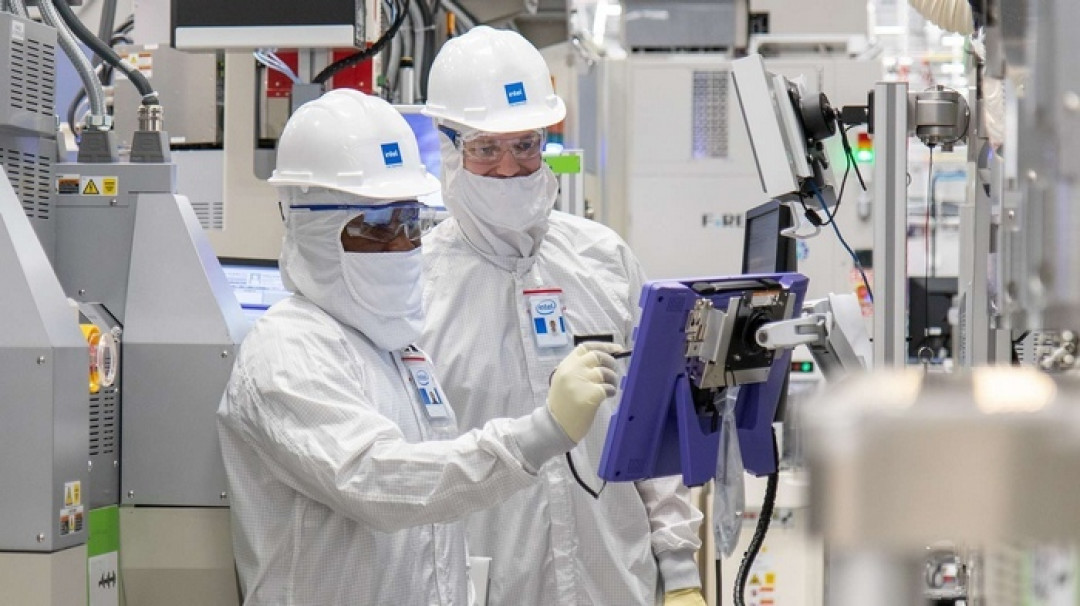 英特尔开始大批量量产 intel 4 工艺芯片,采用 EUV 极紫外光工艺