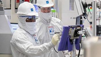 英特尔开始大批量量产 intel 4 工艺芯片，采用 EUV 极紫外光工艺