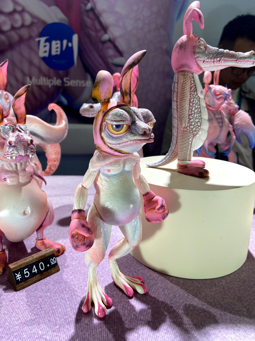 2023PTS玩具展怪兽风潮：三眼的米老鼠，穿JK的哥斯拉