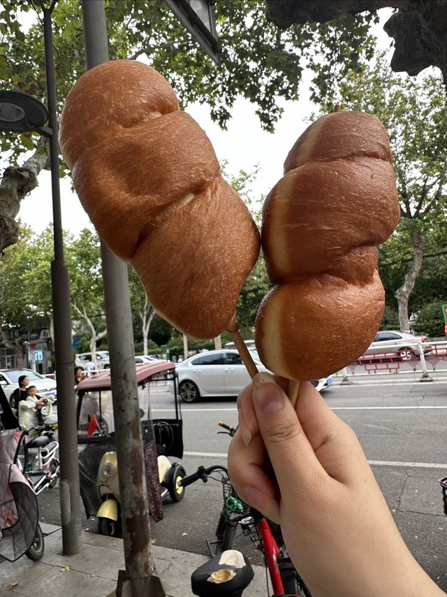 2块钱一个鸡腿面包，一口回到童年时光。