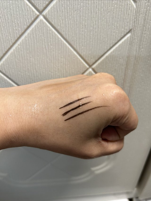 防水防汗的新手速成眼线笔