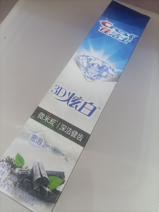 佳洁士3D炫白微米炭牙膏