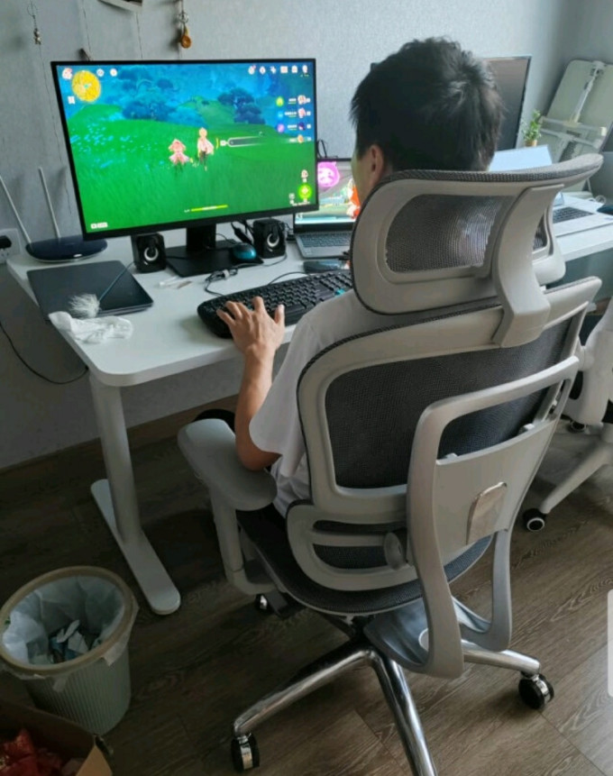 电脑椅