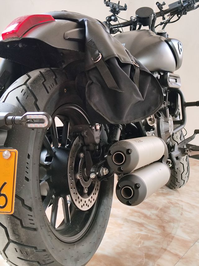  双缸494cc，加满一箱油150元，这谁顶得住