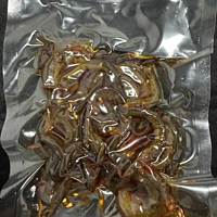 紫苏黄鳝熟食，是湖南一道具有地方特色的小吃。