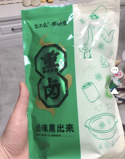 一边瘫着看电视一边啃鸭脖