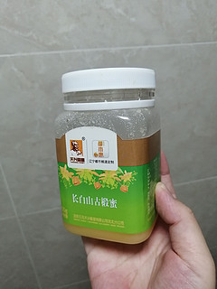 干燥的秋天来杯长白山椴树蜜蜂蜜水