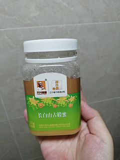 干燥的秋天来杯长白山椴树蜜蜂蜜水