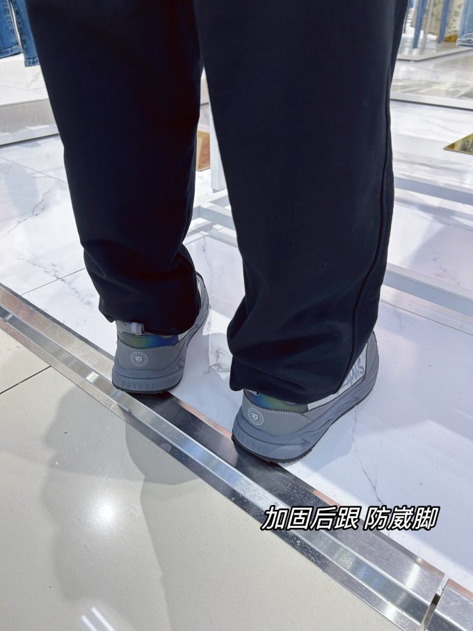 儿童运动鞋