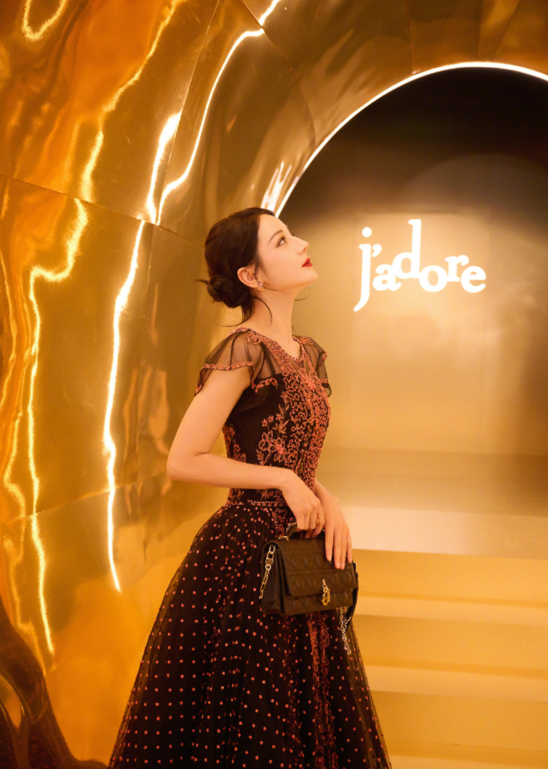 DIOR x 迪丽热巴：全国首位双线代言人上线