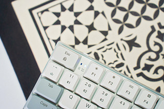 绿联KU102矮轴机械键盘：轻薄，低噪，好细腻的感觉
