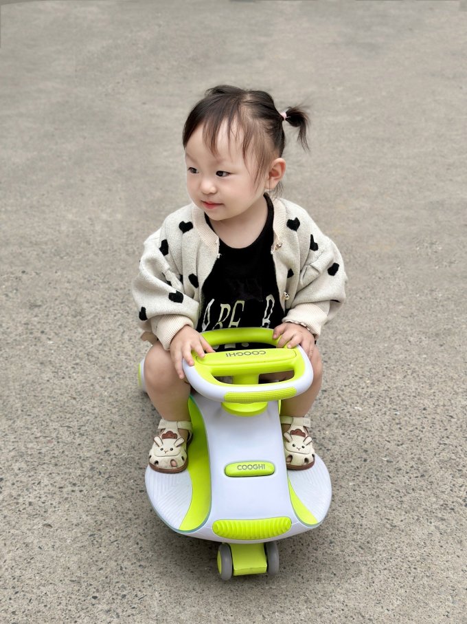 扭扭车