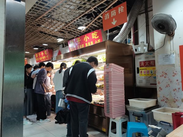 估计重庆本地人都不一定知晓的老字号苍蝇馆麻辣烫