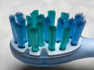 你想知道保护牙齿的捷径吗？那就开始使用电动牙刷吧