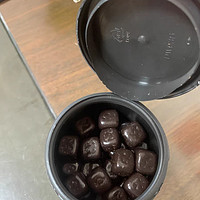 韩国进口乐天黑巧克力豆，让你的味蕾体验纯粹的苦甜交织