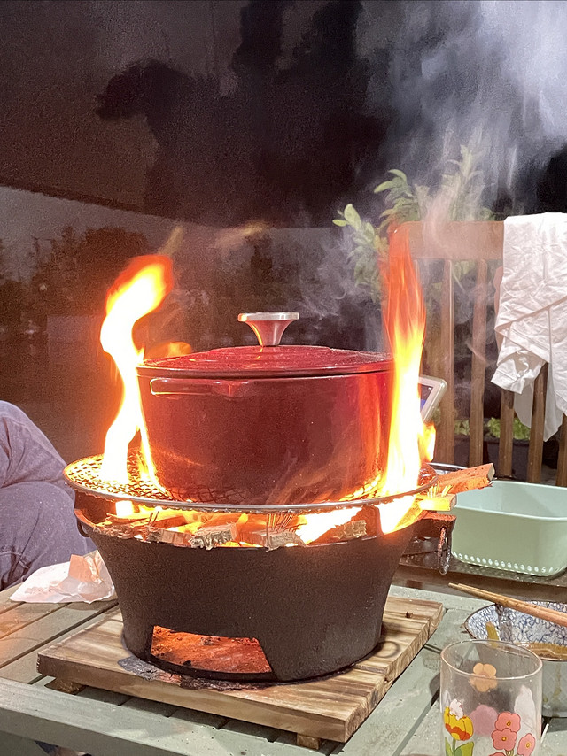 这小炉子一点，煮茶、火锅、烤红薯、全能！