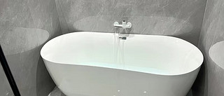时尚薄边浴缸：舒适、美观、实用，满足您泡澡的多种需求