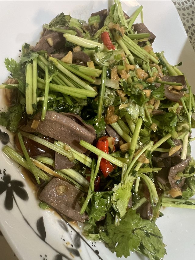 辛苦了一天，来个香菜刺身如何？