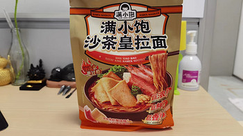 满小饱沙茶皇拉面：厦门、广东风味的独特融合