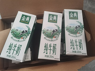 金典纯牛奶，中秋节送礼就用它