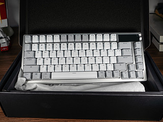 终于出白色款了，ROG 键盘新配色你喜欢吗