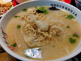 「一碗烩面，地道的河南味道」