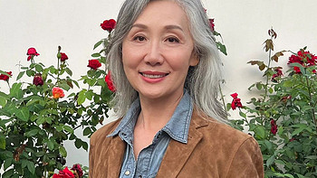 30岁开始长白发，在60岁却美“出圈”，这位北京奶奶做对了什么？