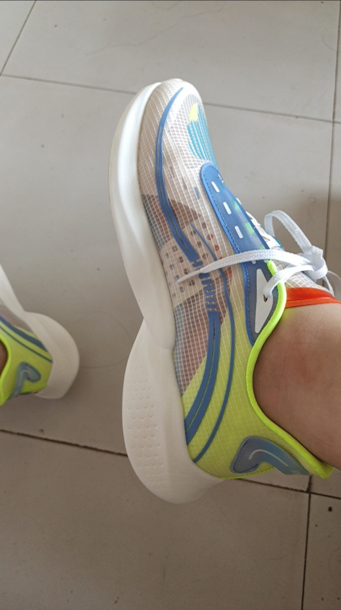 匹克轻弹002,有轻有弹