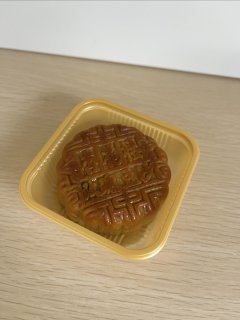 中秋过了，月饼继续吃，杏花楼玫瑰豆沙月饼有点甜