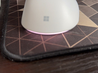 带尾灯的微软pro intellimouse 游戏鼠标