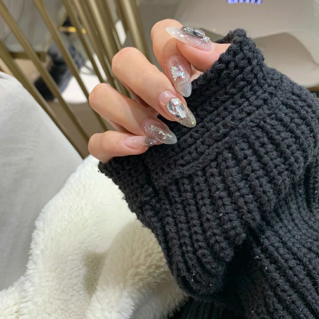 黑色水滴形美甲