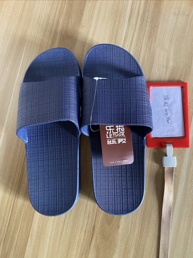 囤货的副作用就是、夏天7.07元买的拖鞋秋天才拆