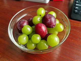 食品专栏 篇二百四十九：用玻璃碗装水果特好看