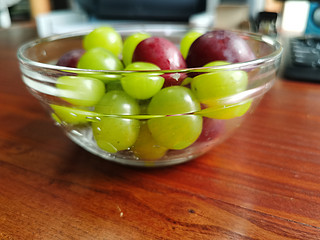 食品专栏 篇二百四十九：用玻璃碗装水果特好看